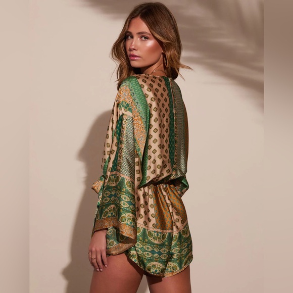 NWT VICI Palm Canyon Satin Tie Waist Romper - Picture 4 of 6